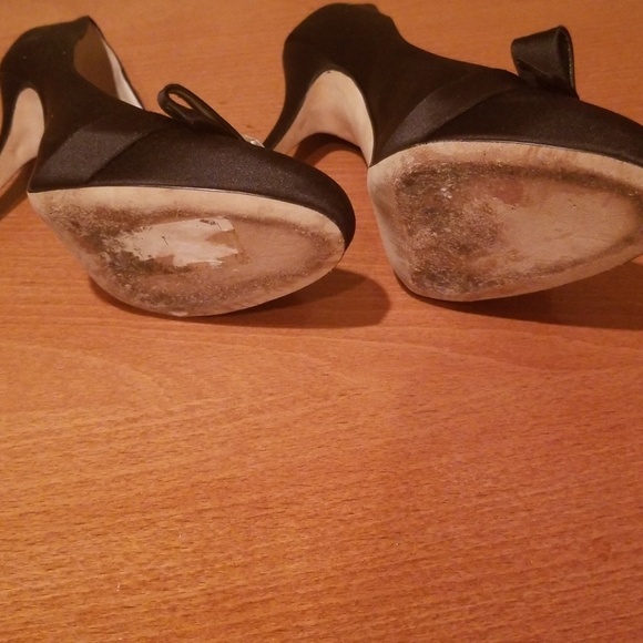 Shoes - Picture 3 of 4